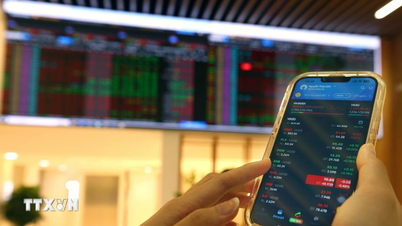 VN-Index rời mốc 1.900 điểm, thị trường chứng khoán khép phiên trong sắc đỏ