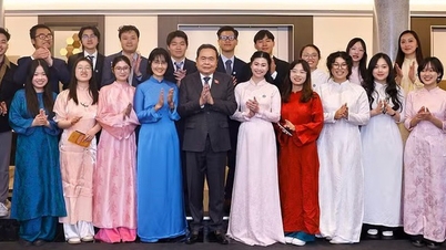 ประธานสภาแห่งชาติหวังว่านักศึกษาชาวเวียดนามในอิตาลีจะซึมซับความรู้ด้านวิทยาศาสตร์และเทคโนโลยี และมีส่วนร่วมในการพัฒนาประเทศบ้านเกิดของตน