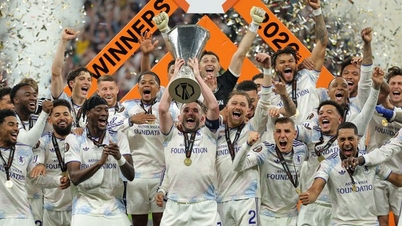 Η Άστον Βίλα κατέκτησε το Europa League μετά από μια πειστική νίκη επί της Φράιμπουργκ.