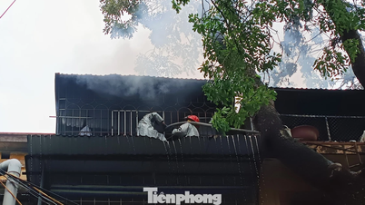 Kịp thời dập tắt đám cháy lớn tại căn hộ tập thể ở Hà Nội