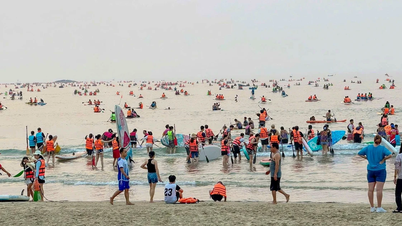 In Da Nang drängen sich die Menschenmassen beim Stand-Up-Paddling (SUP).