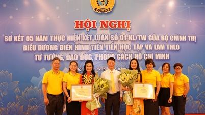 Vietnam Post memiliki dua individu yang dihormati sebagai panutan teladan dalam mempelajari dan mengikuti ideologi, etika, dan gaya Ho Chi Minh.