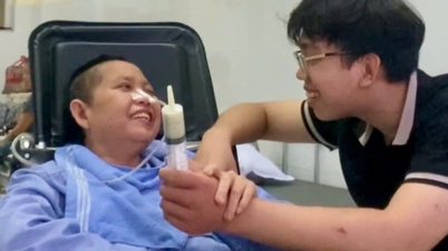 Lăsând deoparte visul de a trăi în orașul Ho Și Min, tânărul s-a întors în orașul său natal pentru a avea grijă de mama sa, care a suferit un accident vascular cerebral, și de tatăl său, care suferă de cancer.