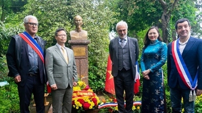 Feierliche Gedenkveranstaltungen für Präsident Ho Chi Minh in Frankreich.
