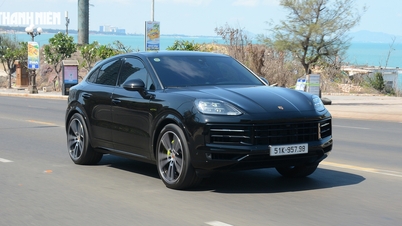 Domare la Porsche Cayenne e-hybrid da quasi 7 miliardi di VND: veloce, potente ed efficiente nei consumi.
