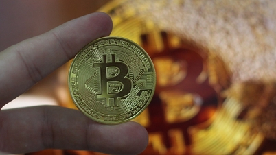 ລາຄາ Bitcoin ມື້ນີ້, ວັນທີ 18 ພຶດສະພາ 2026: ຫຼຸດລົງຕໍ່າກວ່າ $77,000 ຍ້ອນວ່າອັດຕາເງິນເຟີ້ມີທ່າອ່ຽງສູງ.