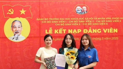 ເດືອນຊາວໜຸ່ມ: ມີສະມາຊິກສະຫະພັນຊາວໜຸ່ມທີ່ໂດດເດັ່ນຫຼາຍກວ່າ 2,600 ຄົນ ໄດ້ເຂົ້າຮ່ວມພັກພາຍໃນໜຶ່ງອາທິດ.