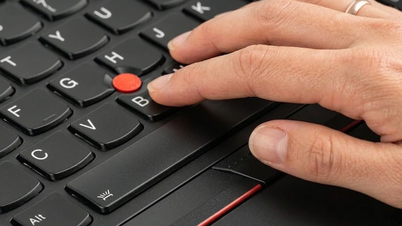 A ThinkPad laptop billentyűzetén található „piros pont” titka.