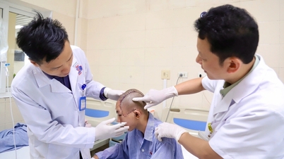 Rawatan untuk tumor malignan yang menyebabkan kecacatan muka pada seorang budak lelaki berusia 16 tahun.