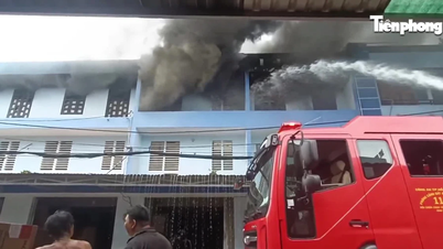 [Extrait] Un incendie se déclare dans un entrepôt d'électronique à Hô Chi Minh-Ville, détruisant de nombreux biens.