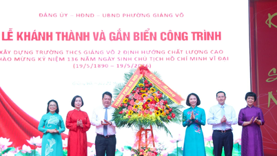 Hanoi opent en onthult plaquette voor kwaliteitsgerichte middelbare school.