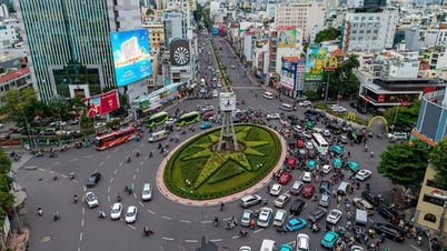 O vedere în prim-plan a sensului giratoriu Nguyen Binh Khiem înainte de devierea traficului.