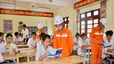 Van Ban: Hampir 500 siswa dibekali dengan "kiat" untuk mencegah kecelakaan listrik.