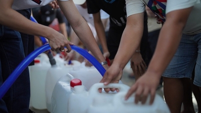 Living amidst a dense network of rivers and canals, people in the Mekong Delta are facing water shortages.