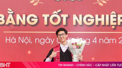 Um estudante do sexo masculino da província de Ha Tinh se formou com honras na Universidade de Comércio Exterior e ganhou uma série de prêmios em Inteligência Artificial.