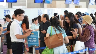 L'aéroport de Noi Bai a accueilli un nombre record de passagers le dernier jour des vacances du 30 avril au 1er mai.