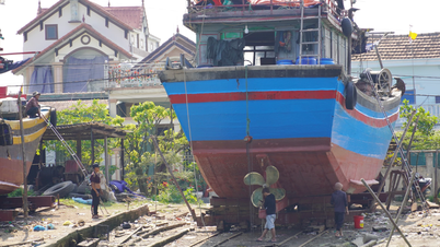 Bengkel pembaikan kapal yang diubah suai
