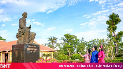 Giọng ca nổi tiếng gắn liền với nhạc Trịnh trải nghiệm không gian văn hóa Nguyễn Du