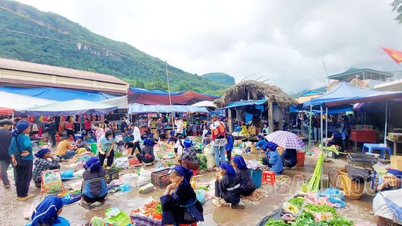 Sớm tháo gỡ khó khăn cho những chợ phiên biên giới khu vực Bát Xát