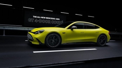 Melihat lebih dekat Mercedes-AMG GT 4-door Coupe yang baru diluncurkan.