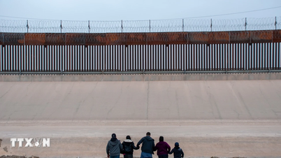 De Amerikaanse overheid verscherpt het immigratiebeleid en het conflict over burgerschapsrechten duurt voort.