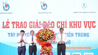 ມີ 22 ຜົນງານໄດ້ຮັບລາງວັນວາລະສານເຂດພູສູງພາກກາງ ແລະ ເຂດຊາຍຝັ່ງທະເລພາກກາງ ຄັ້ງທີໜຶ່ງ.