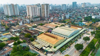 O terreno da antiga fábrica eletromecânica Thong Nhat Vinawind está sendo transformado em um complexo de apartamentos.