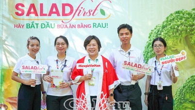 นักเรียนต่างกระตือรือร้นที่จะสัมผัสประสบการณ์ด้านโภชนาการภายใต้แนวคิด "กินสลัดก่อน"