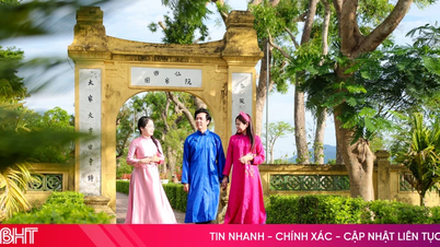 Singer Tan Son and Miss Sports Ai Quy experience the Nguyen Du cultural space.