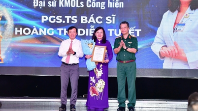 PGS.TS Hoàng Thị Diễm Tuyết được vinh danh tại Giải thưởng “Đại sứ truyền thông ngành Y – KMOLs”