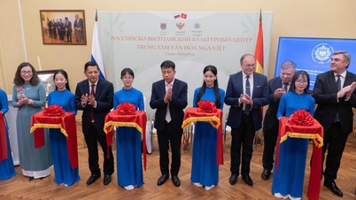 Peluncuran "Koleksi Buku Vietnam" di Pusat Kebudayaan Rusia-Vietnam.
