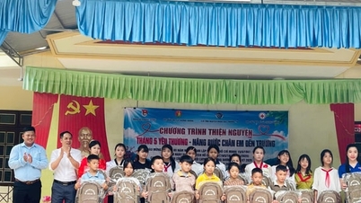 Persatuan Palang Merah komune Chuong Duong berkongsi kasih sayang dengan para pelajar di kawasan pergunungan Son La.