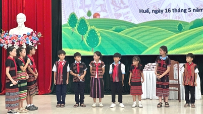 Studenten uit etnische minderheden kijken vol enthousiasme uit naar het festival "Onze Vietnamese taal".