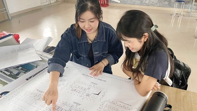 Studenti di architettura di Hue: il percorso verso una carriera.