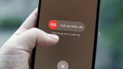 Jak aktywować funkcję SOS alarmową na iPhonie, aby w 5 sekund zgłosić swoją lokalizację i wezwać służby ratunkowe.