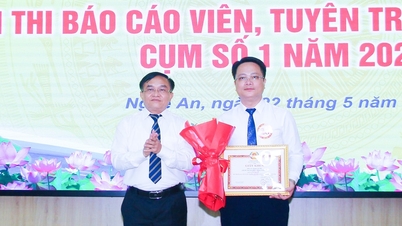 Enam belas anugerah telah disampaikan di Pertandingan Penceramah dan Propagandis Cemerlang dalam Kluster 1 Wilayah Nghe An.