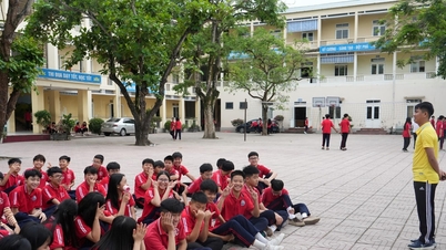 Nghe An: 47 studentů z obce Lam Thanh bylo převedeno ke studiu do městské části Truong Vinh.