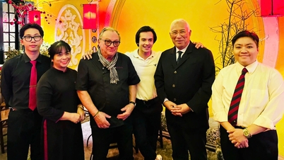Președintele Consiliului European savurează bun rieu și cha ca (supă vietnameză de tăiței cu chiftele de pește) în inima orașului Hanoi.