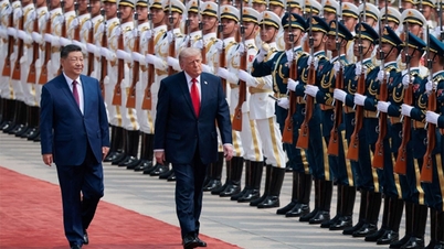 La Cina ha sparato 21 colpi di cannone per dare il benvenuto al presidente Trump.