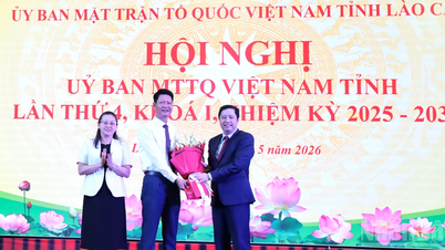 Yoldaş Nguyen The Phuoc, Lao Cai eyaleti Vietnam Vatan Cephesi Komitesi Başkanlığı görevini yürütmektedir.