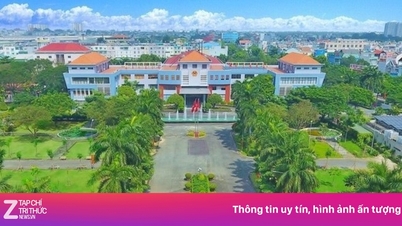 مدیران سه دبیرستان تازه تأسیس در شهر هوشی مین.