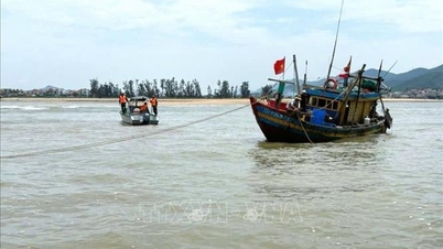 ການຊ່ວຍເຫຼືອ ແລະ ລາກເຮືອປະມົງທີ່ມີບັນຫາຢູ່ປາກແມ່ນ້ຳ Lach Corn ໄດ້ປະສົບຜົນສຳເລັດ.