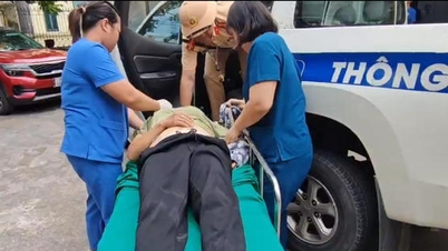 Kurtarma ekipleri, kavurucu sıcakta Hanoi kaldırımında bayılan kadını kurtardı.