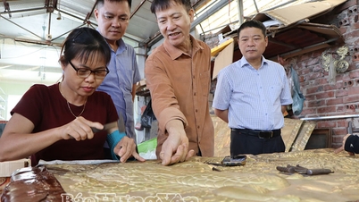 Tra Giang beldesinde festivallerle eş zamanlı olarak gümüş işleme köyünün geliştirilmesi.