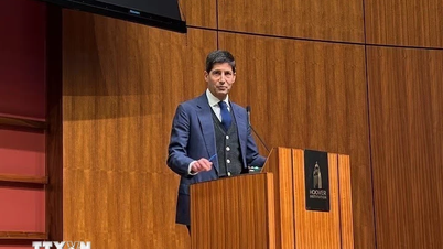Kevin Warsh tornou-se oficialmente o Presidente do Federal Reserve dos Estados Unidos.