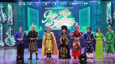 Cultural students spread their love for Cai Luong (Vietnamese traditional opera) through the project "Keeping the rhythm of the song lang"