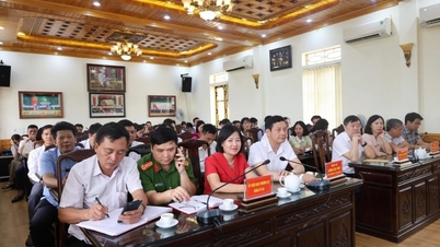 Announcement and presentation of personnel appointment decisions in Nghia Hung commune, Ninh Binh province (formerly part of Nam Dinh province).