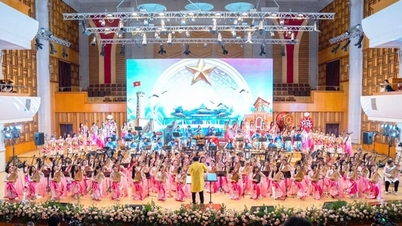 การแสดงพิณจีน (พิณผีผา) โดยผู้คน 133 คน สร้างสถิติใหม่ของเวียดนาม