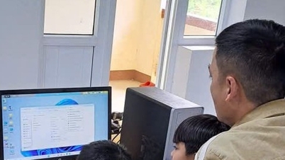 Pelajar Pa Co dengan yakin melangkah ke dunia digital.