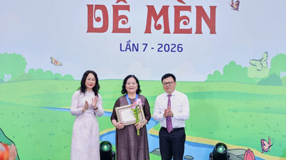 크리켓 어린이상은 인민 예술가인 응오 만 란에게 특별한 영예를 수여합니다.